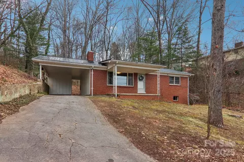 24 Hy Vu Dr, Waynesville, NC 28786
