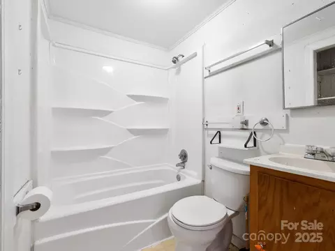 Bath - 71 Lower Glady Fork Rd, Candler, NC 28715 photo 2 of 2
