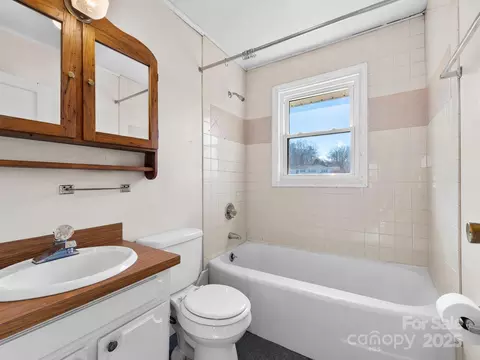 Bath - 71 Lower Glady Fork Rd, Candler, NC 28715 photo 1 of 2