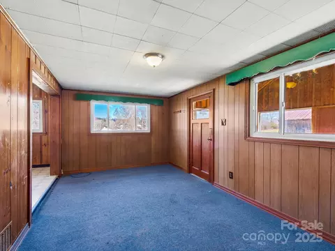 Living - 71 Lower Glady Fork Rd, Candler, NC 28715 photo 4 of 9