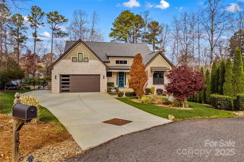 151 Lynn Cove Ln, Mooresville, NC 28117