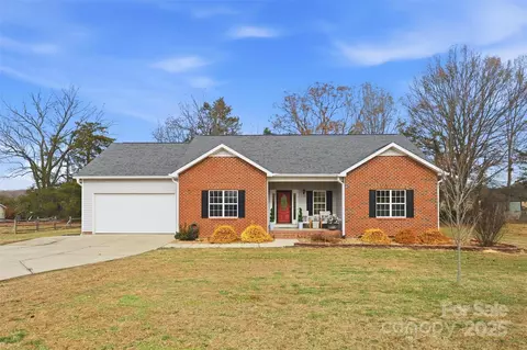 121 Polaris Dr, Wingate, NC 28174