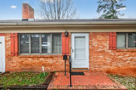 1041 Watts Dr, Charlotte, NC 28216