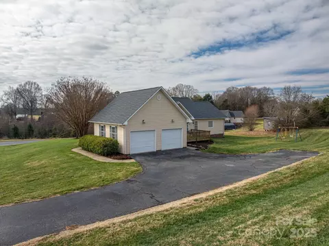 Exterior - 1611 Emmaus Walk, Conover, NC 28613 photo 5 of 7