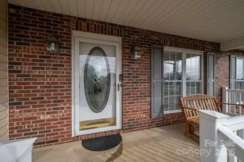 Exterior - 1611 Emmaus Walk, Conover, NC 28613 photo 2 of 7