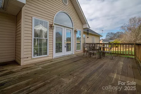 Exterior - 1611 Emmaus Walk, Conover, NC 28613 photo 6 of 7