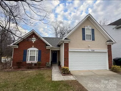 3220 Ernest Russell Ct, Charlotte, NC 28269