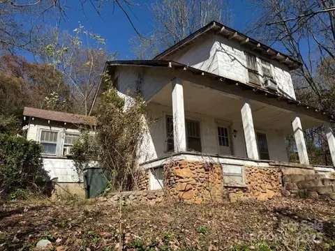 136 Edward Dr, Waynesville, NC 28785