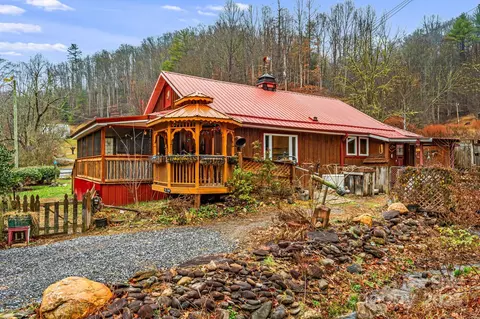 814 Little Creek Rd, Burnsville, NC 28714