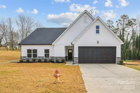 141 Quail Hollow Dr, Kings Mountain, NC 28086