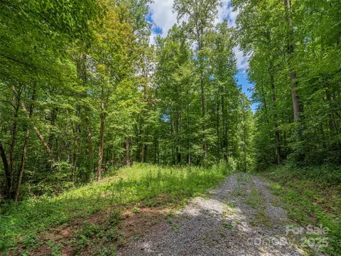 000 Flowing Brook 3 Ln #3, Waynesville, NC 28786