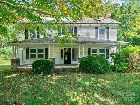 4085 Jacks Creek Rd, Burnsville, NC 28714