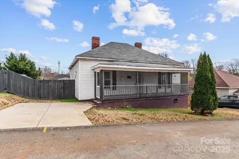 30 2nd St, Cramerton, NC 28032