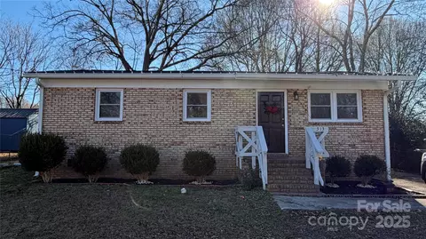 513 Holly St, Dallas, NC 28034