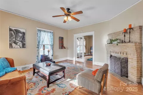 Living - 528 Mitchell Ave, Salisbury, NC 28144 photo 1 of 2