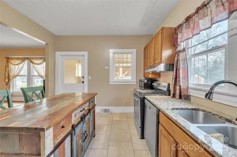 Kitchen - 528 Mitchell Ave, Salisbury, NC 28144 photo 4 of 4