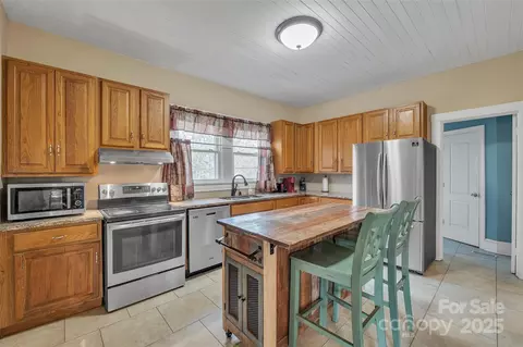 Kitchen - 528 Mitchell Ave, Salisbury, NC 28144 photo 2 of 4