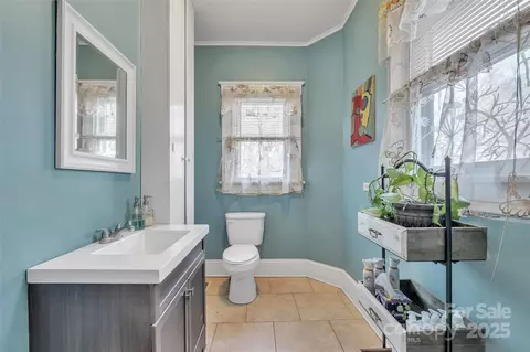Bath - 528 Mitchell Ave, Salisbury, NC 28144 photo 1 of 6