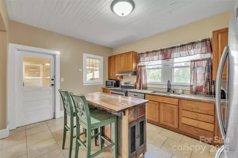 Kitchen - 528 Mitchell Ave, Salisbury, NC 28144 photo 3 of 4