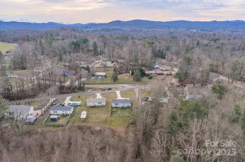 1471 Howard Gap Loop Rd, Flat Rock, NC 28731 photo 4
