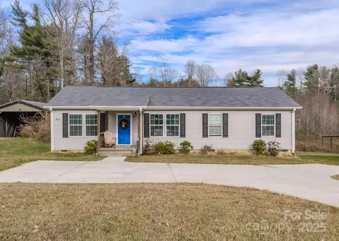 1471 Howard Gap Loop Rd, Flat Rock, NC 28731
