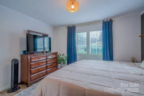 1471 Howard Gap Loop Rd, Flat Rock, NC 28731 photo 23