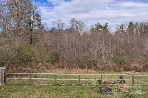 1471 Howard Gap Loop Rd, Flat Rock, NC 28731 photo 6