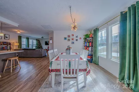 1471 Howard Gap Loop Rd, Flat Rock, NC 28731 photo 11