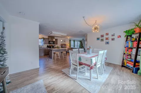 1471 Howard Gap Loop Rd, Flat Rock, NC 28731 photo 9