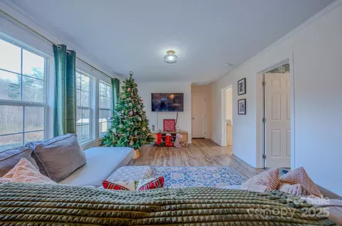 1471 Howard Gap Loop Rd, Flat Rock, NC 28731 photo 17