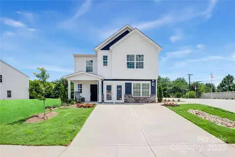 10010 Chatham Run Ln, Charlotte, NC 28262