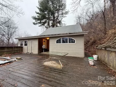 201 Mountain Vista Rd, Canton, NC 28716