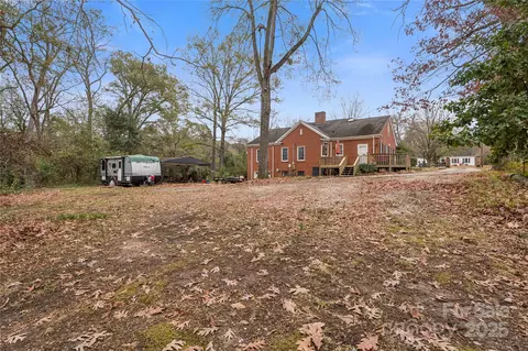 Exterior - 514 W Barr St, Lancaster, SC 29720 photo 4 of 5