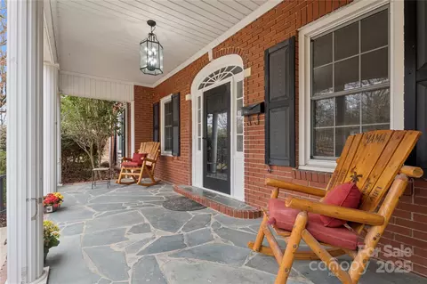 Exterior - 514 W Barr St, Lancaster, SC 29720 photo 2 of 5