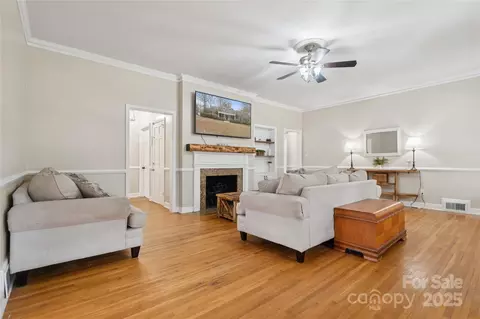 Living - 514 W Barr St, Lancaster, SC 29720 photo 1 of 3