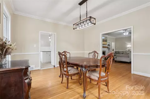 Dining - 514 W Barr St, Lancaster, SC 29720 photo 2 of 3