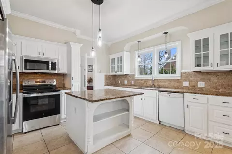 Kitchen - 514 W Barr St, Lancaster, SC 29720 photo 2 of 3
