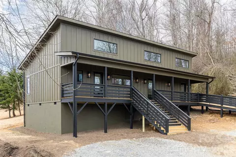 153 Hackleburg Ln, Hendersonville, NC 28792