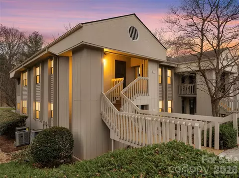 102 Abbey Cir, Asheville, NC 28805