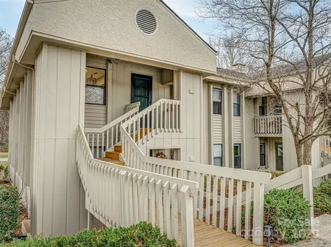 102 Abbey Cir, Asheville, NC 28805