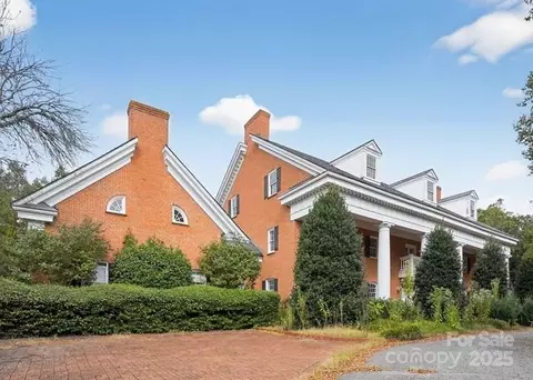 1486 Knolls Dr, Newton, NC 28658