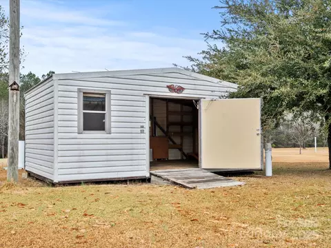 Exterior - 3231 Rocky Ridge Rd, Wallace, SC 29596 photo 2 of 6