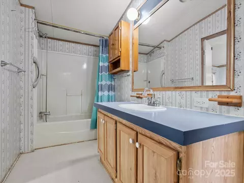 Bath - 3231 Rocky Ridge Rd, Wallace, SC 29596 photo 2 of 4