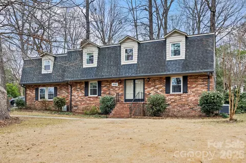 1040 Timber Lake Dr, Charlotte, NC 28227