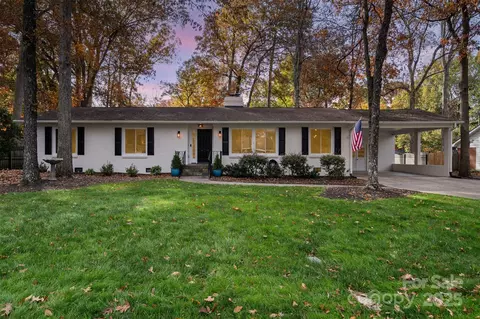 1018 Shady Bluff Dr, Charlotte, NC 28211