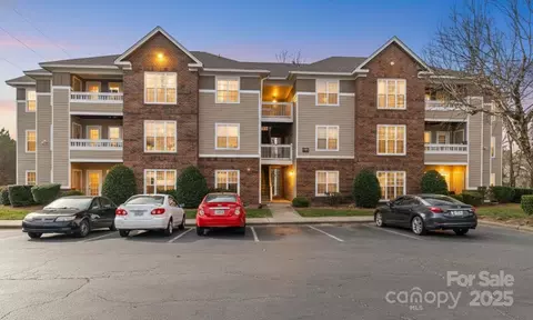 9709 Campus Walk M Ln #M, Charlotte, NC 28262