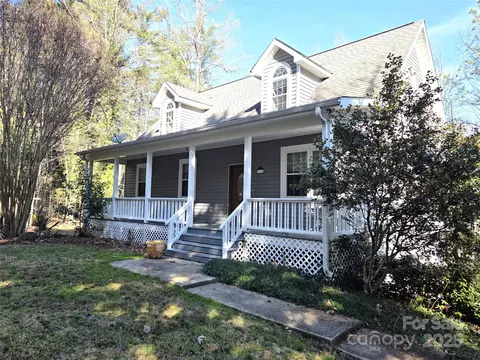 12 White Squirrel Ln, Hendersonville, NC 28739