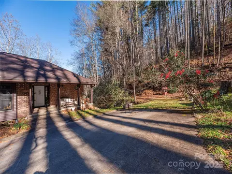 187 Turtle Creek Rd, Sylva, NC 28779 photo 2