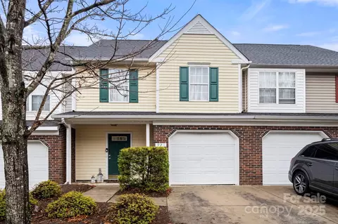 921 Pelican Bay Dr, Pineville, NC 28134