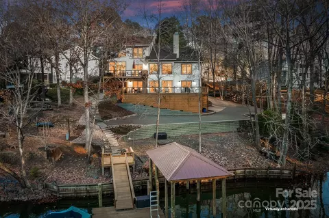 9044 Spanish Wells Ct, Tega Cay, SC 29708